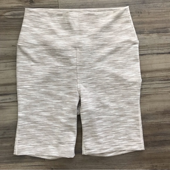 NWT Outdoor Voices Flow 7” Short in Oatmeal, S - Picture 5 of 8